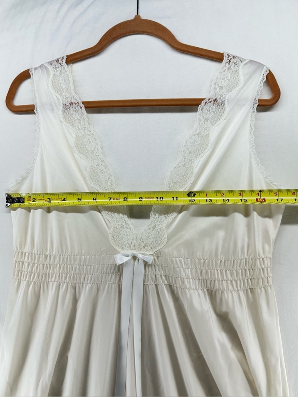 Vintage Miss Elaine Cream Nightgown Full Length Size S Lace Trim Wedding Classic - Picture 5 of 11